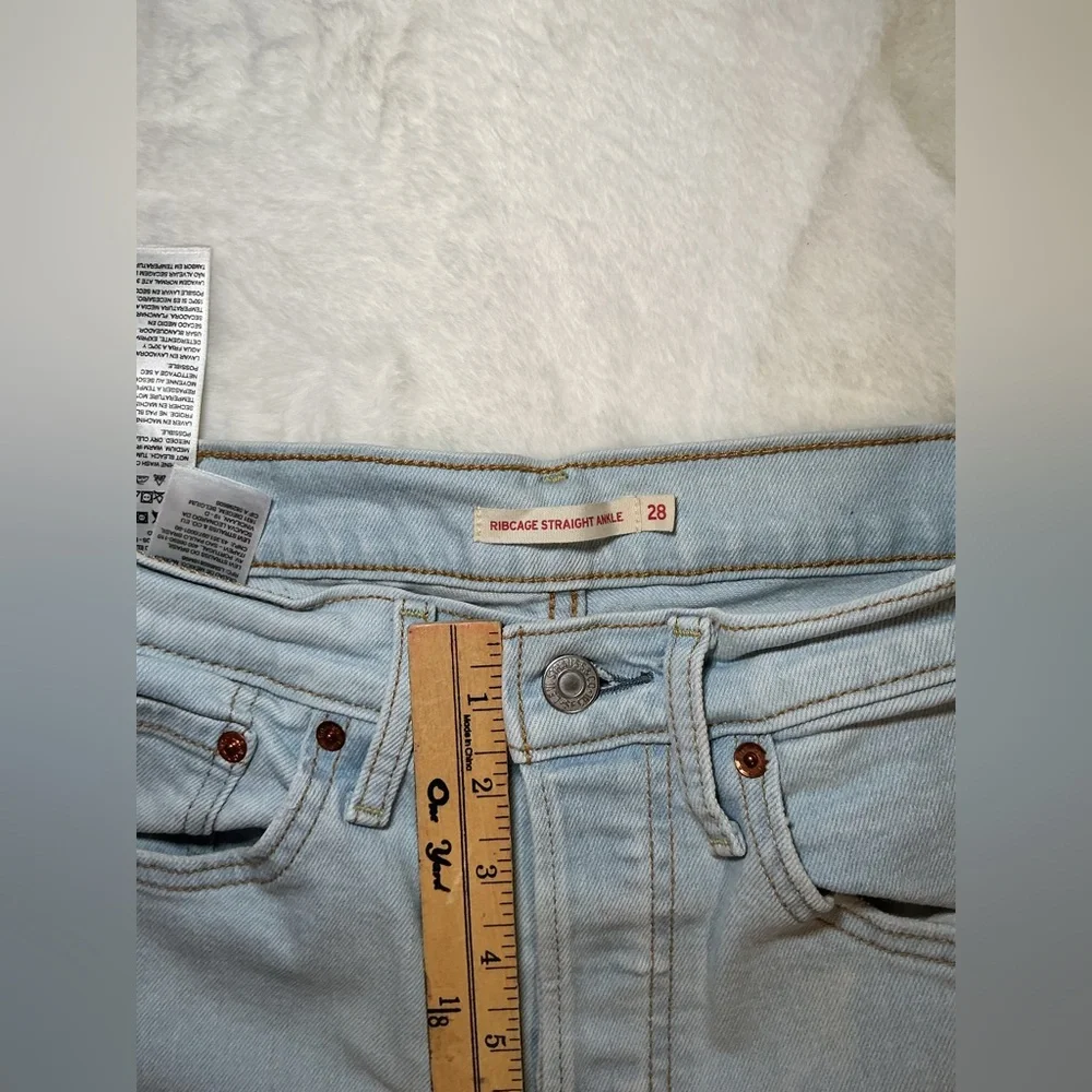 Levi’s Light Blue Distressed Men's Jeans - Picture 7 of 10